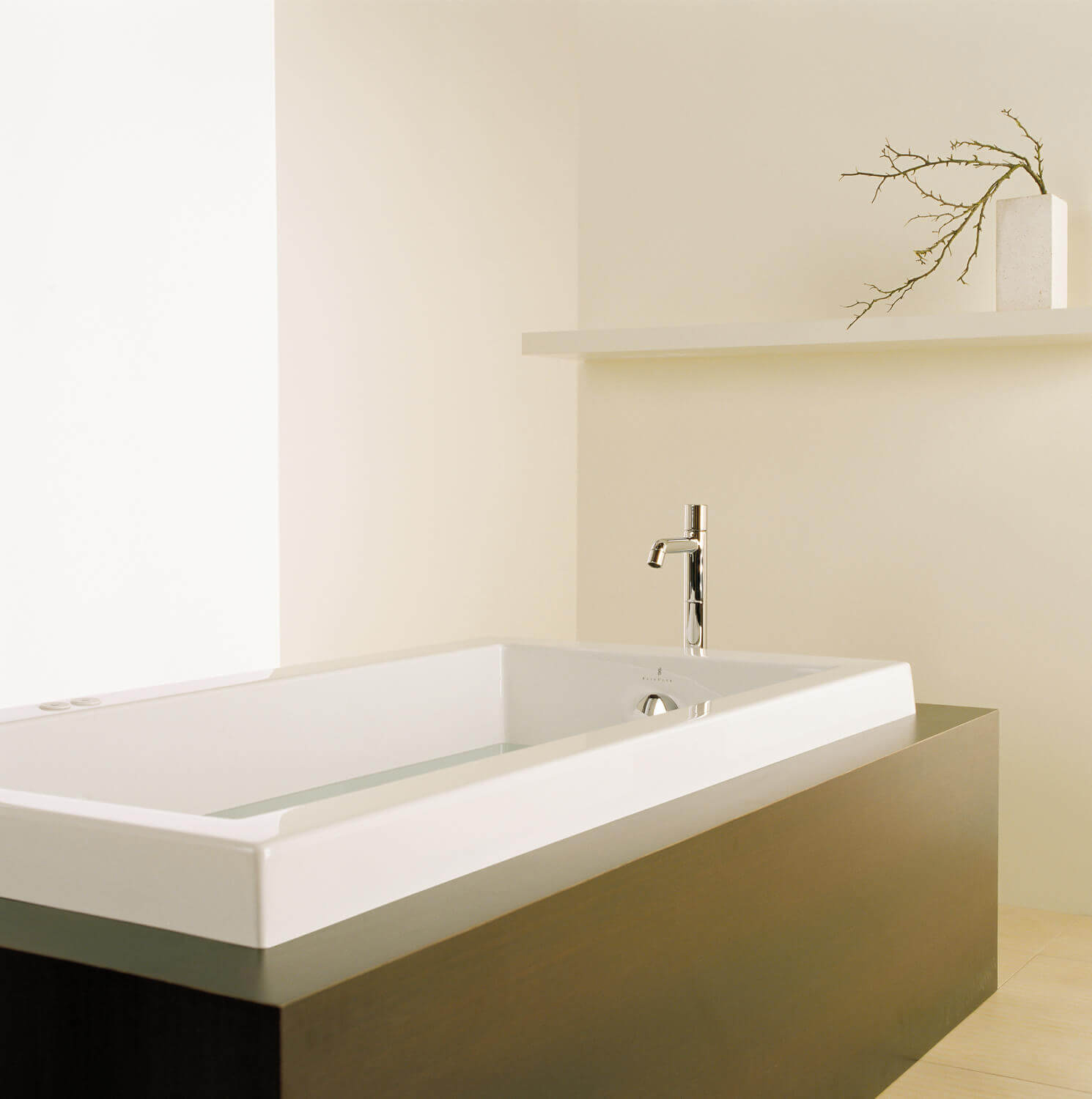 Bainultra Origami® 6632 Original Series alcove drop-in air jet bathtub for your modern bathroom Bainultra Origami® 6632 Original Series alcove drop-in air jet bathtub for your modern bathroom